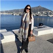 Soy una estudiando de segundo de ciclos, tengo mucha paciencia con los niños pequeños y mucha imaginación para enseñar.